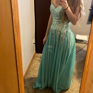 Prom dress only worn once!! Size 3/4